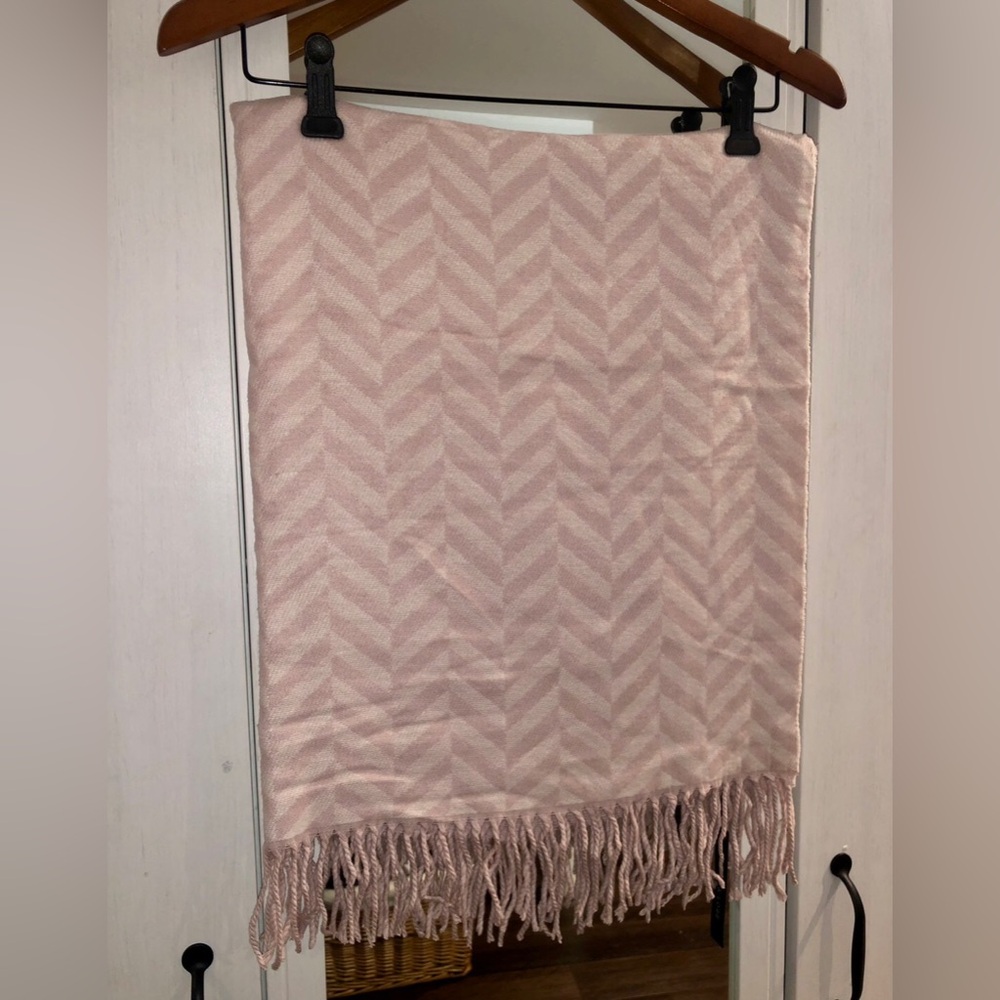 BNWT Love & Lore Indigo Pink Chevron Fringe Scarf - O/S - Picture 11 of 14